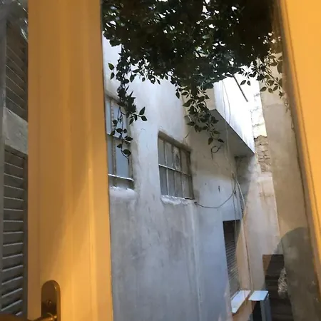 Syntagma Private Sweet Safe Double With Shared Bathroom