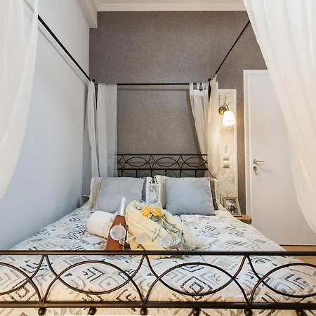 Syntagma Private Sweet Safe Double With Shared Bathroom *
